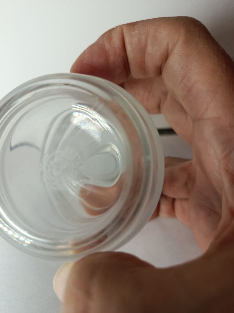 Flacon n° 1013 : photo 2 : Flacon a parfum 'Tonneau' en cristal de Baccarat hauteur 12 cm