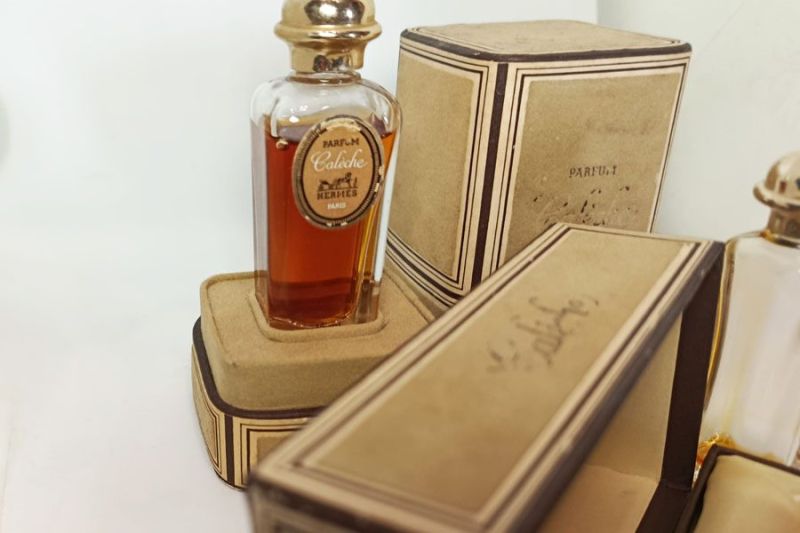 Lot de 2 flacons factices, Hermes : photo 6 d'un flacon de parfum ancien