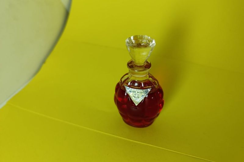 Heure Intime, Vigny : photo 4 d'un flacon de parfum ancien
