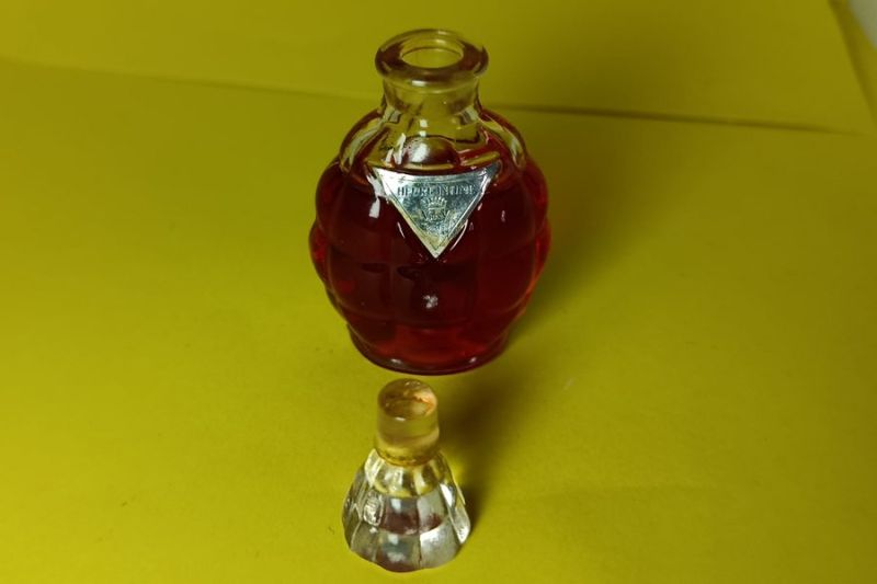 Heure Intime, Vigny : photo 2 d'un flacon de parfum ancien