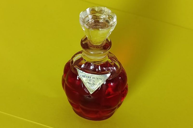 Heure Intime, Vigny : photo 3 d'un flacon de parfum ancien
