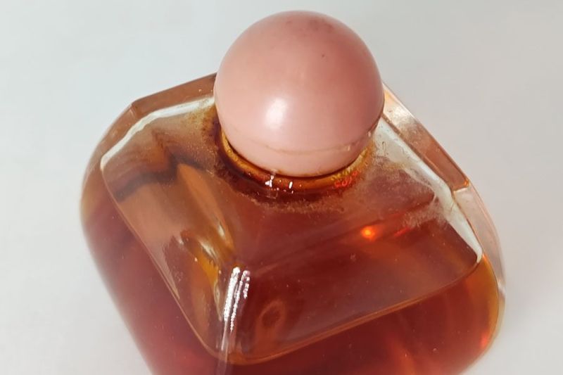 Midinette, Lesourd : photo 6 d'un flacon de parfum ancien