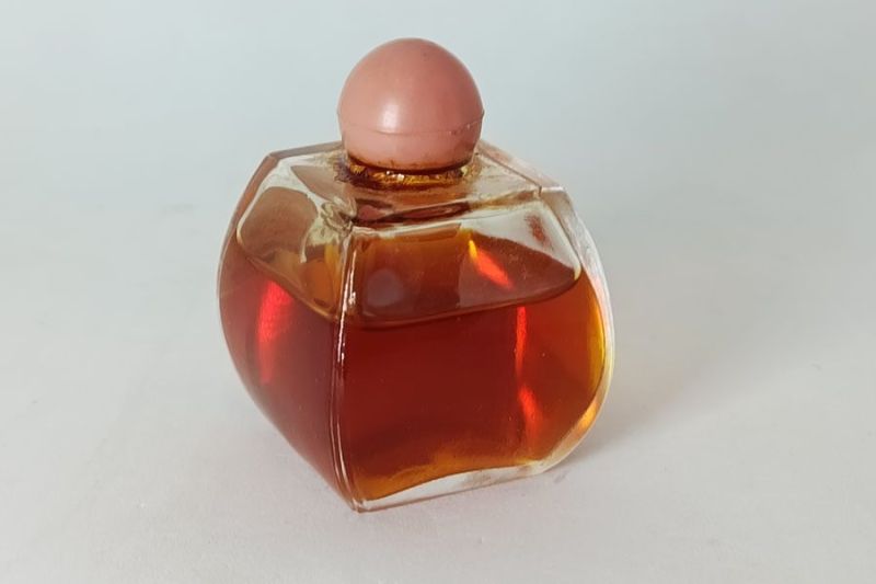 Midinette, Lesourd : photo 5 d'un flacon de parfum ancien