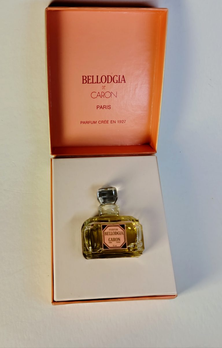 Bellodgia, Caron : photo 4 : Flacon authentique d’Extrait de Parfum Bellodgia de Caron dans son coffret d'origine. Cette fragrance florale et épicée mythique, centrée s…