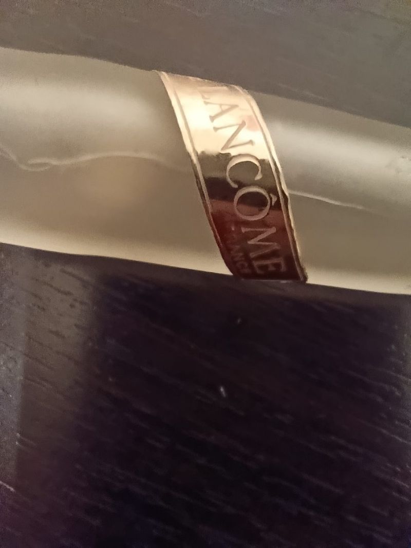 Trésor, Lancôme : photo 4 : Créé à l'origine par le célèbre directeur artistique de Lancôme, Georges Delhomme, ce flacon allongé en verre dépoli a été conçu dans les a…