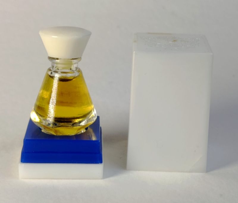 Fath, Jacques Fath : photo 4 : Datant des années 1960. Miniature du parfum environ 2 ml. Étiquette taché.