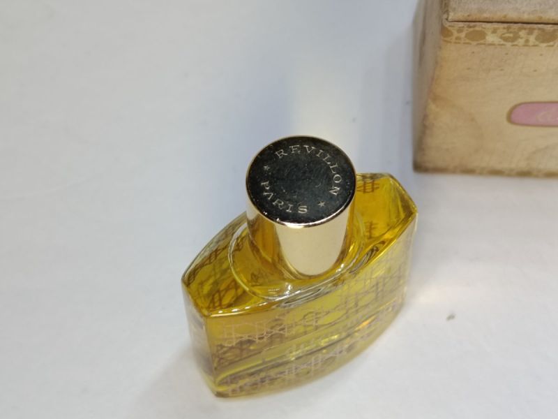 Detchema, Revillon : photo 2 : Flacon du parfum Factice 1/2 Fl oz Hauteur du flacon 4,7 cm Plein