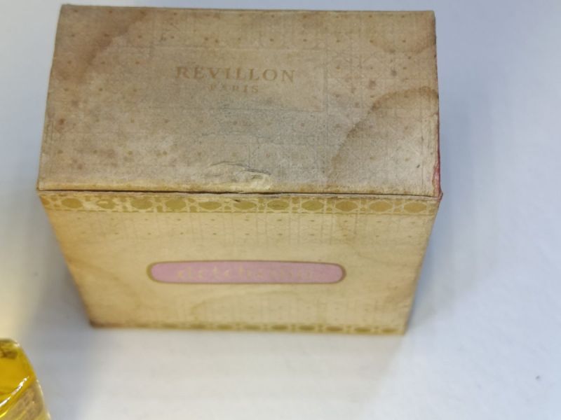 Detchema, Revillon : photo 3 : Flacon du parfum Factice 1/2 Fl oz Hauteur du flacon 4,7 cm Plein