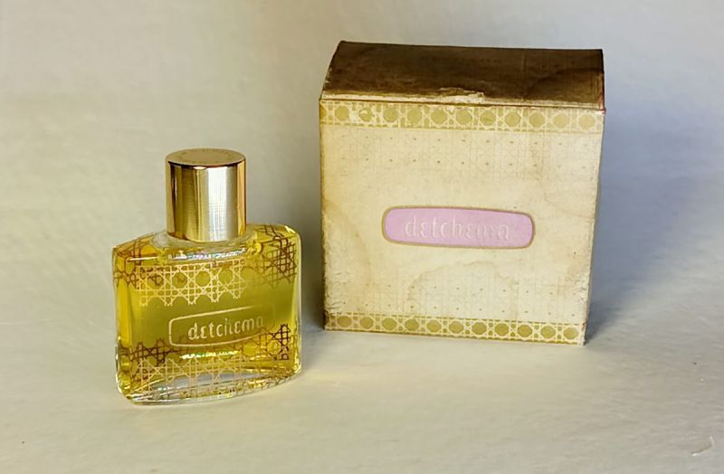 Detchema, Revillon : photo 7 : Flacon du parfum Factice 1/2 Fl oz Hauteur du flacon 4,7 cm Plein