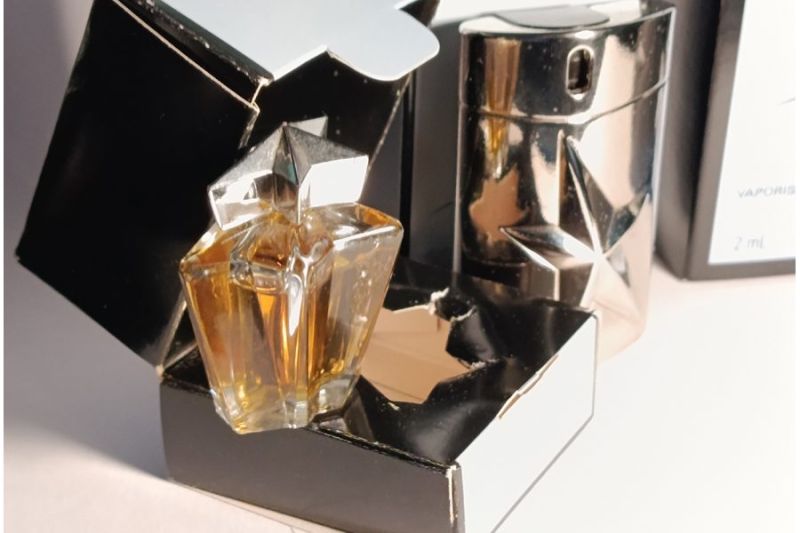 Lot de 3 miniatures, Mugler Thierry : photo 2 d'un flacon de parfum ancien
