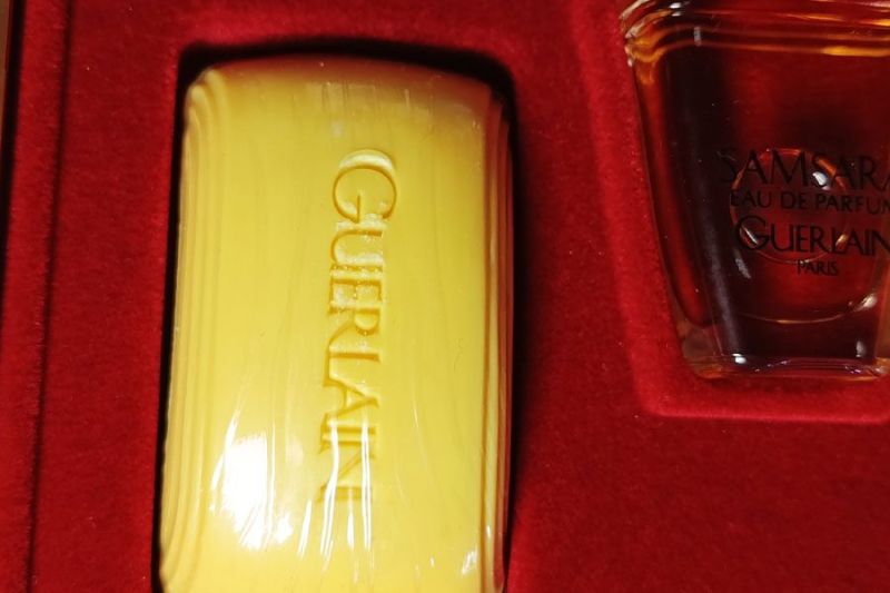 Samsara, Guerlain : photo 6 d'un flacon de parfum ancien