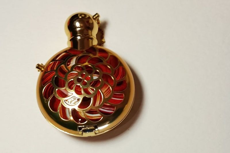 Flacon n° 24 : photo 2 d'un flacon de parfum ancien