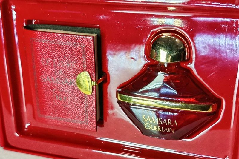 Flacon n° 26 : photo 5 d'un flacon de parfum ancien