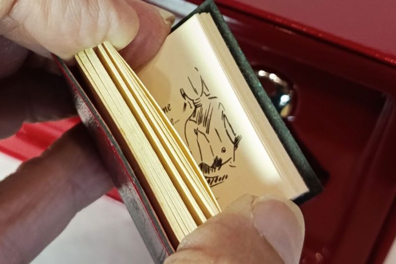 Flacon n° 26 : photo 6 d'un flacon de parfum ancien