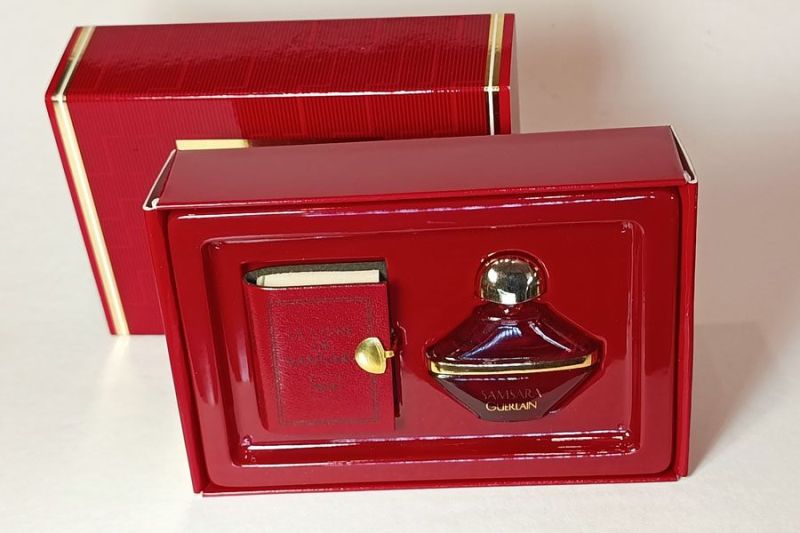 Flacon n° 26 : photo 4 d'un flacon de parfum ancien