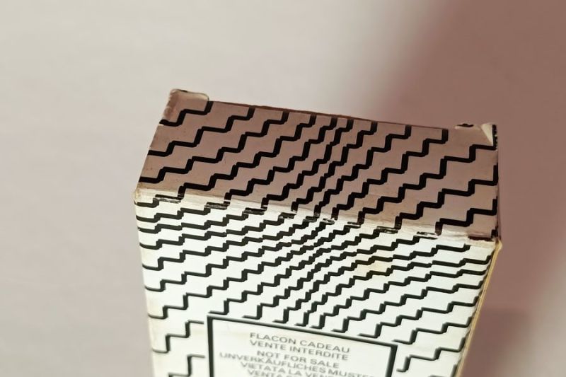 Mitsouko, Guerlain : photo 3 d'un flacon de parfum ancien